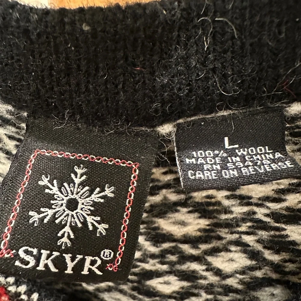 Skyr Nordic Fair Isle Wool Cardigan Metal Clasp Scandinavian Sweater L